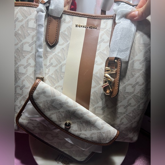 Michael Kors Empire Logo Eliza Large East West Open Tote bag Brown and Cream NWT - Picture 10 of 13